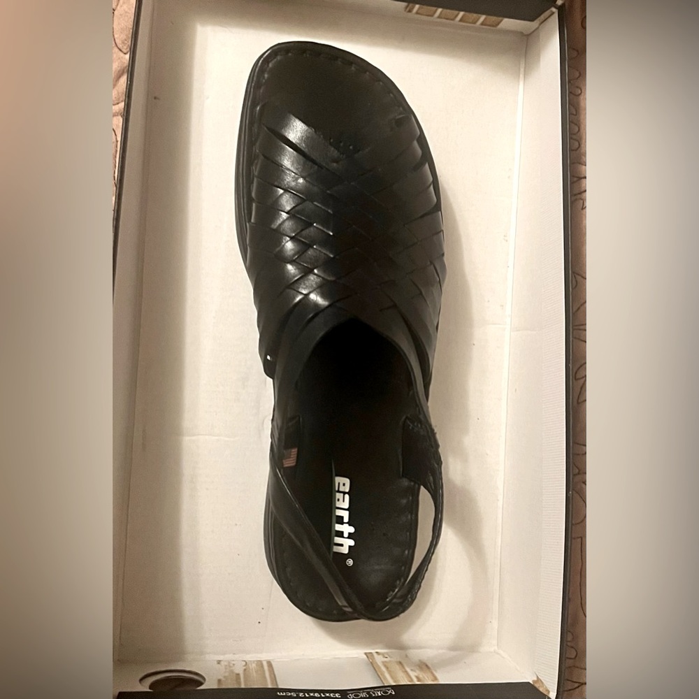 Earth - Aquarius Black Leather